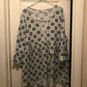 Cute light blue, patterned top